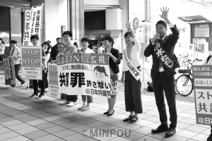 訴える清水、わたなべ、山中、石川の各氏=3日、大阪市都島区内