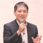 発言するたつみ氏