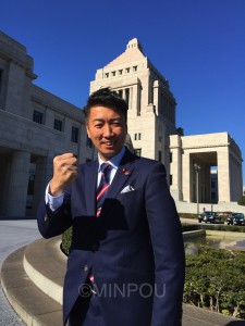 「即戦力で頑張るで！」。国会議事堂前で