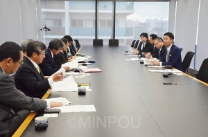 大阪弁護士会と懇談する清水議員＝１月23日、大阪市北区内