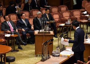 参院予算委員会で日航不当解雇問題を取り上げる＝19日