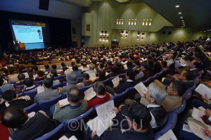 800人以上が参加した明るい会とよくする会の府民集会＝19日、大阪市中央区内