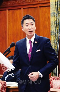 質問に立つ清水忠史議員＝10日、衆院予算委員会