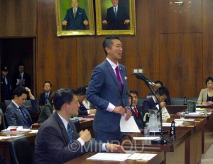 　衆議院法務委員会で質問に立つ清水氏＝４月22日