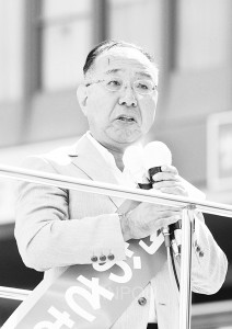 訴える竹内脩枚方市長候補＝23日、枚方市内