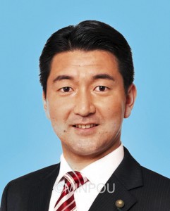 大阪市長選で共産党が自主支援する柳本顕氏