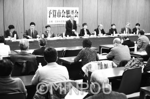 日本共産党大阪市議会議員団が開いた懇談会＝２月25日、大阪市役所内