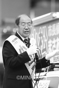 「市民目線のあったか市政へ」と訴える小松市長候補 