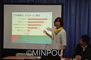 会見するわたなべ候補＝４月28日、府庁内