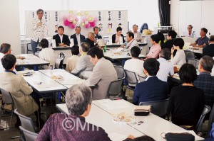 ７月の参院選に向けて、野党６党の代表を迎えて市民が手作りで開いた対話集会＝14日、堺市北区内