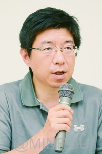 報告する駒井氏