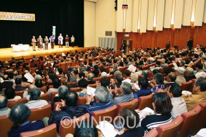 会場いっぱいに集まった「九条の会・おおさか」の集い＝３日、大阪市中央区内