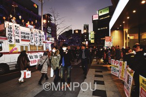 日本共産党の躍進で安倍政権に審判を下そうと呼び掛ける各氏=17日、大阪市中央区内