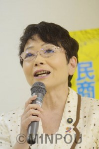 報告する山中幹事長