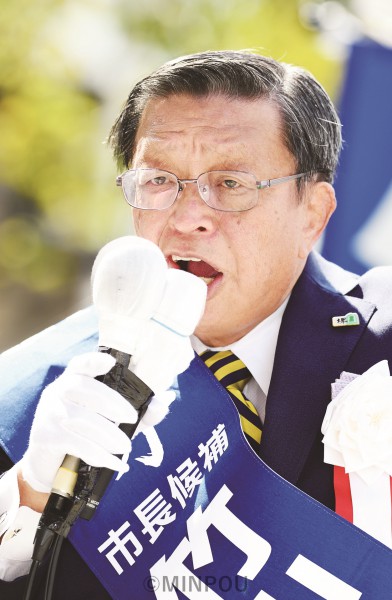 訴える竹山おさみ氏＝10日、堺市堺区内