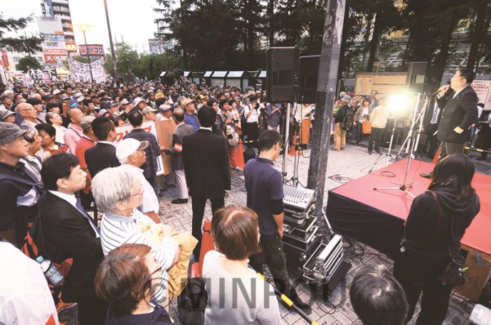  小池書記局長を迎えて開かれた街頭演説＝７日、大阪市都島区内