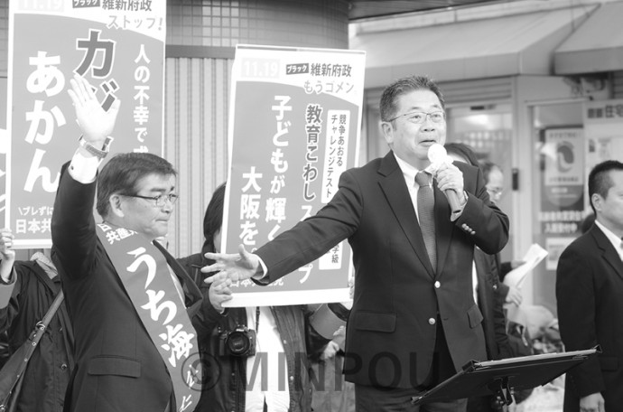 うち海候補とともに訴える小池氏＝5日、東大阪市内