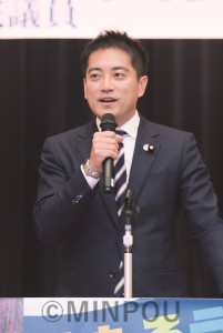 憲法９条を守るたたかいの先頭に立ち、共同の発展、参院選勝利へ全力を尽くすと語る辰巳さん＝16日、大阪市中央区内