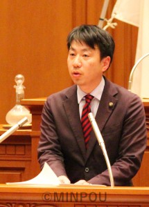 大学統合議案・反対討論に立つ小川議員minpou