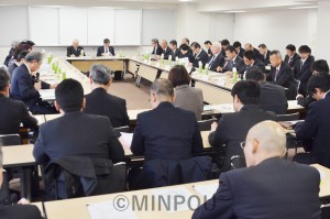 住吉市民病院廃止に伴う病院再編計画を審議した府医療審議会＝２月26日、大阪市中央区内