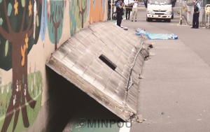 ブロック壁が倒壊し女児が亡くなった事故現場＝19日、高槻市内 