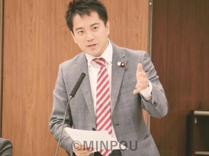 生活保護法改悪に反対して質問するたつみ議員＝２０１３年11月12日、参議院厚生労働委員会