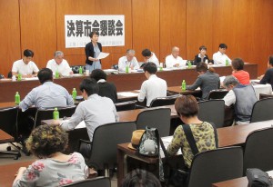 日本共産党大阪市議団が開いた懇談会＝10日、大阪市役所内