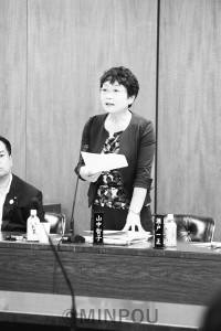 質問する山中議員＝19日、大阪市議会大都市税財政制度特別委員会 