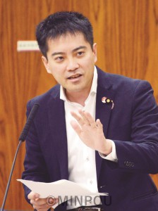 質問するたつみ議員＝2014年６月19日、参院国土交通委員会 