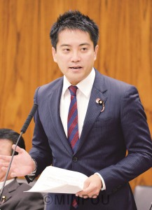 質問するたつみ議員＝2014年10月16日、参院国土交通委員会