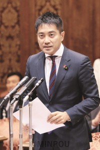 リニア問題で質問するたつみ参院議員＝２０１６年10月13日、参院予算委員会 