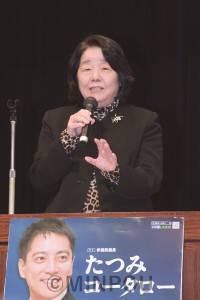  あいさつする石田弁護士