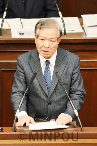     一般質問する宮原たけし府議＝１日、府議会本会議