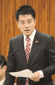 質問するたつみ議員＝2016年３月10日、参院国土交通委員会（「しんぶん赤旗」提供）