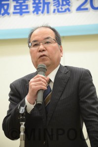     報告する柳氏