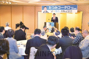 たつみコータロー参院議員の著書『直及勝負』の出版記念会＝４月27日、大阪市天王寺区内