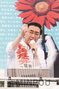 参院選で比例での日本共産党の躍進、大阪選挙区でのたつみコータロー議員の再選を必ずと訴える山下よしき副委員長＝６月30日、堺市堺区内 