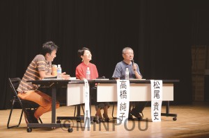 語り合う（右から）松尾貴史さん、高橋純子さん、木村真豊中市議＝８月31日、豊中市内