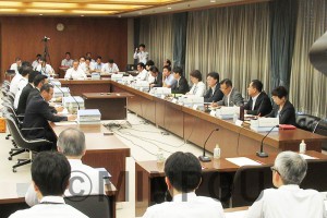 「特別区」の経済効果を議題に開かれた第25回法定協＝８月26日、大阪市議会特別委員会室