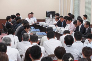 「特別区」素案に対し各会派が意見を表明した第26回法定協＝12日、府庁内