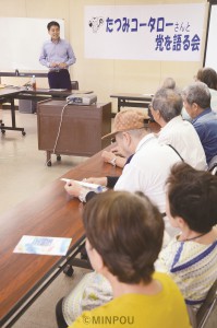 会場で３人が日本共産党への入党を決意した「たつみコータローさんと党を語る会」＝13日、大東市内