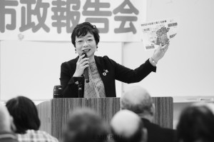 市政報告会で訴える日本共産党大阪市議団の山中智子団長＝2019年12月15日、大阪市城東区内 