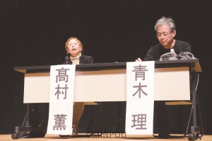 対談する髙村薫、青木理の両氏＝２月22日、豊中市内