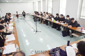 ２月議会開会を前に府議団が開いた懇談会＝２月17日、府庁内