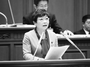 反対討論する山中氏＝３月26日、大阪市議会本会議場 