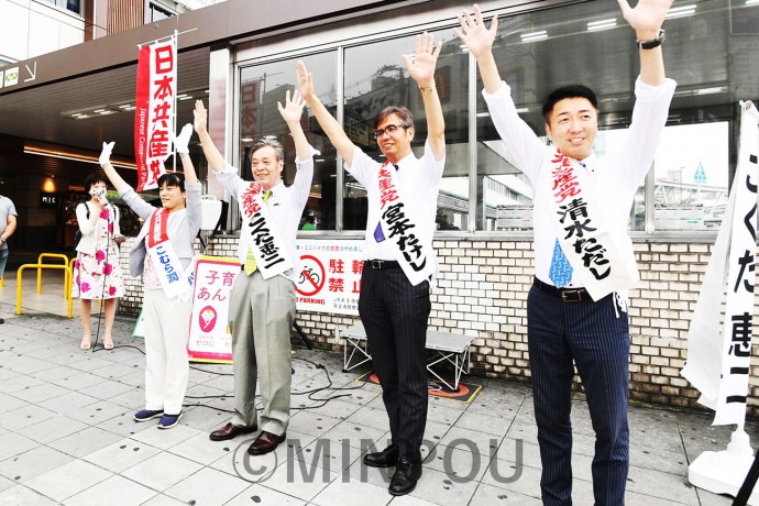 「総選挙で日本共産党の勝利を」と訴える（左から）清水、小村、穀田、宮本の各氏＝21日、ＪＲ天王寺駅前