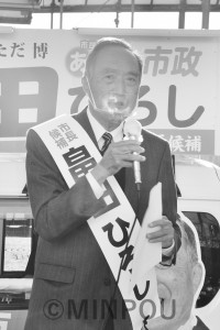 「市立病院を守ろう」と訴える畠田ひろし市長候補＝６日、泉大津市内 