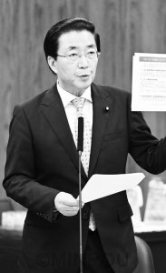 質問する山下氏＝15日、参院環境委員会（「しんぶん赤旗」提供）