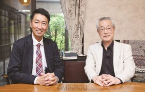 主食である米作りと食の未来を守ろうと語り合う（左から）清水さんと小野さん＝枚方市内