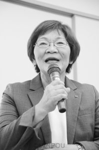 あいさつする是枝綾子町長
